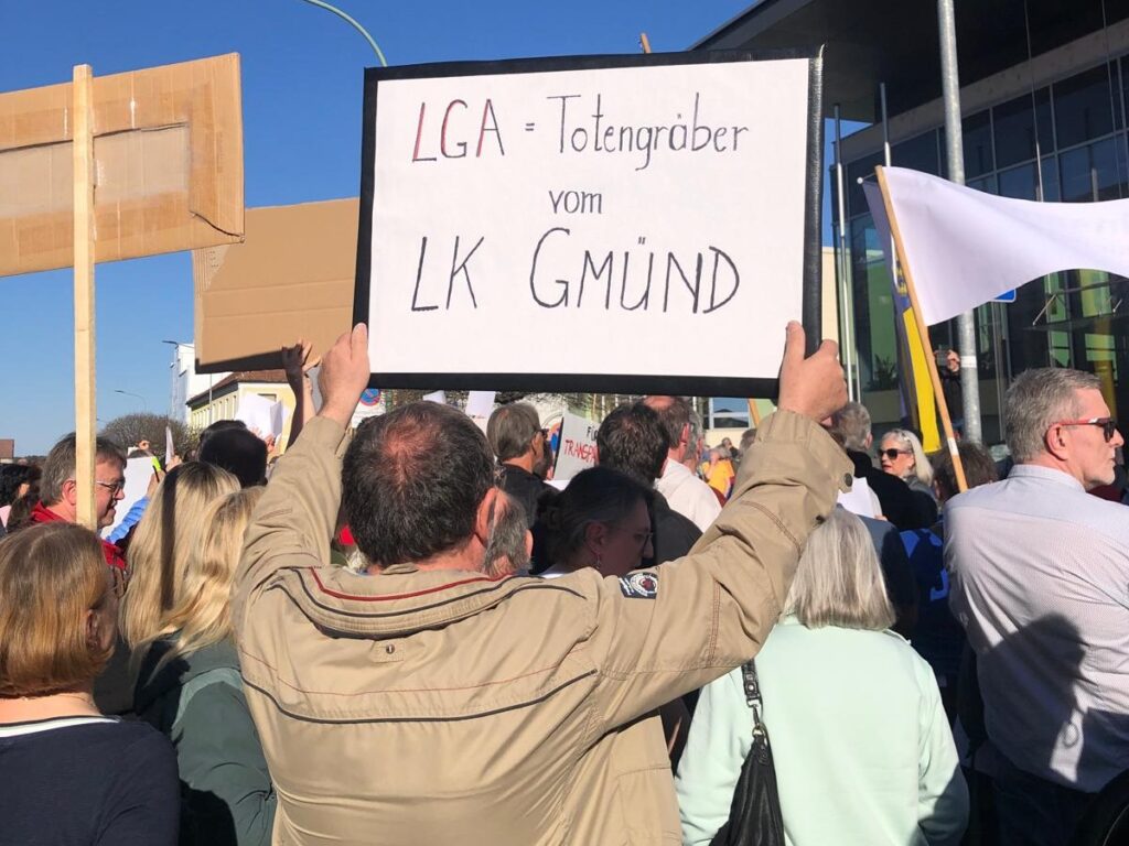 Stille Kundgebung gegen die Schließung des LK Gmünd