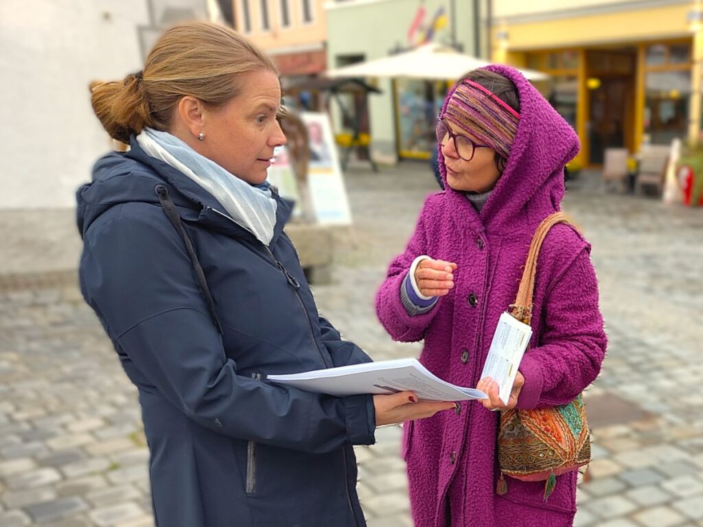 Demokratiewoche 2025-Informationen am "DemokraTisch"