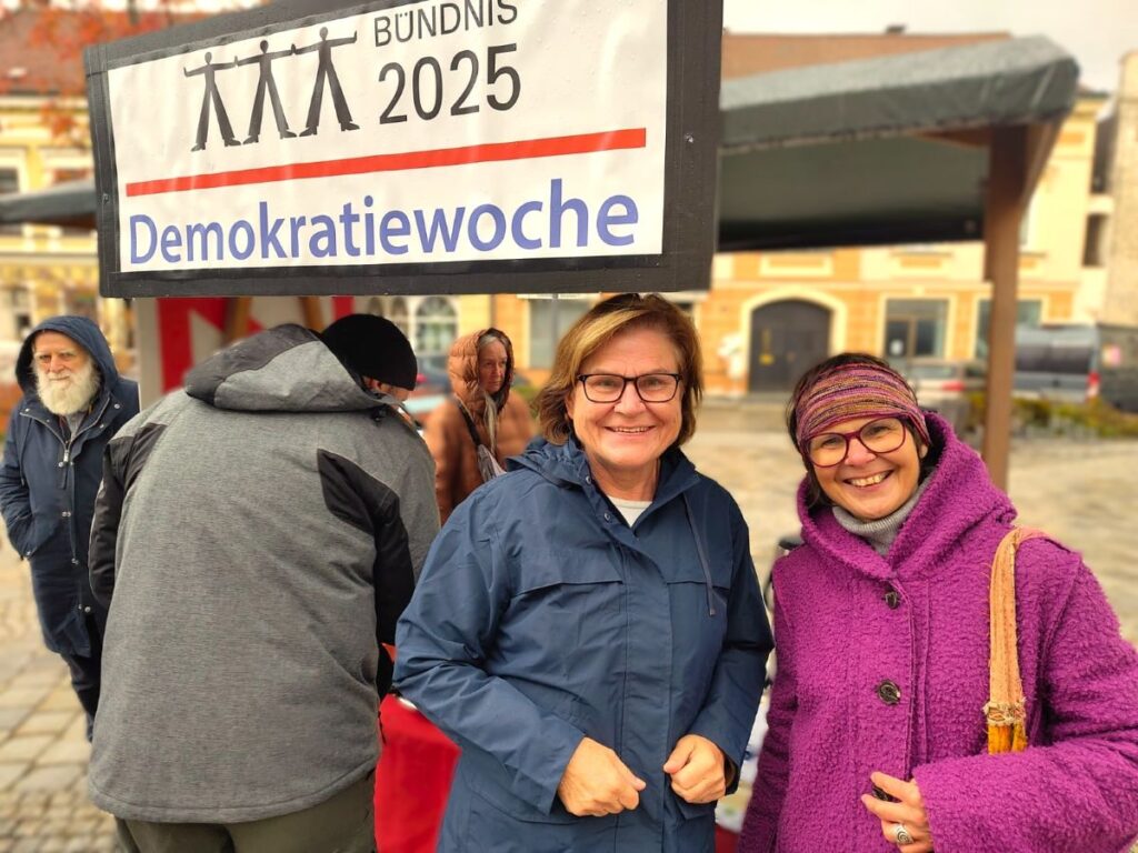 Demokratiewoche 2025-Informationen am "DemokraTisch"